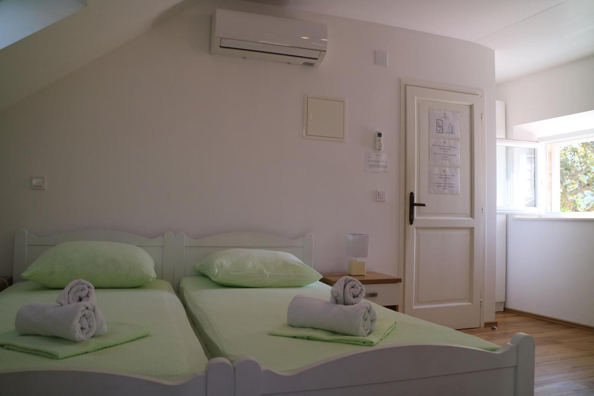 Studio Apartments & Rooms Lela, Sipan Island Sipanska Luka  Exterior photo